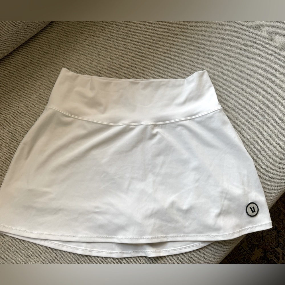 Vuori white volley skirt size medium